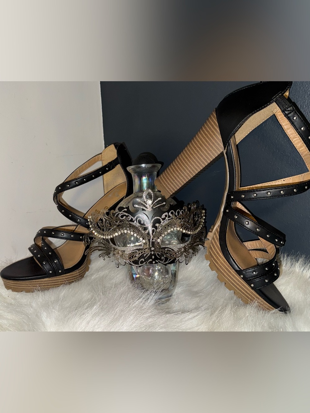 Report High Heeled Black Leather W/ Silver studded strapps - Picture 2 of 9